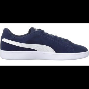 Navy Puma Suede boys sneaker (4US)- EUC 😍